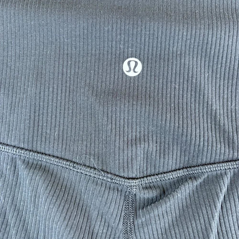 Lululemon Align Athletic Shorts Womens 26x5‎ Black Logo Ribbed Stretch High Rise